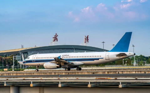 伊犁哈萨克空运武汉机场